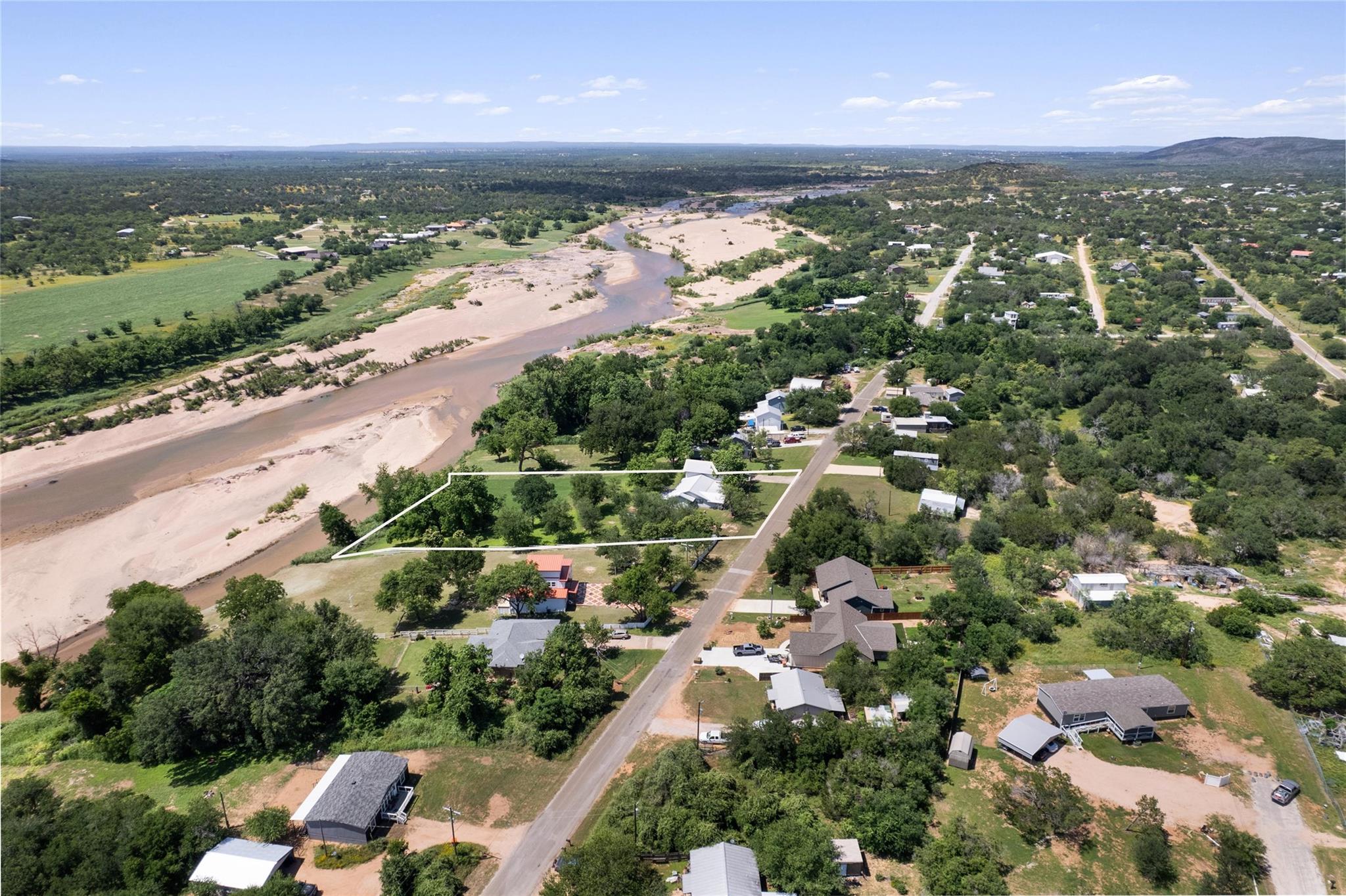 6448 River Oaks Drive Kingsland TX 78639