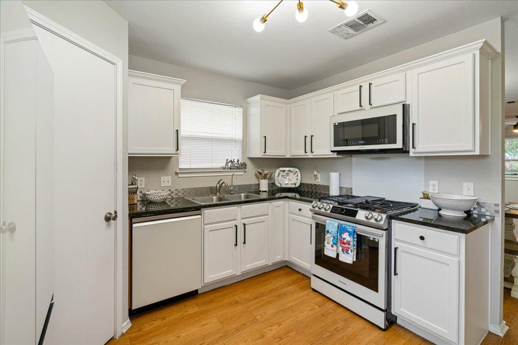 238 Saint Marys Drive Hutto TX 78634