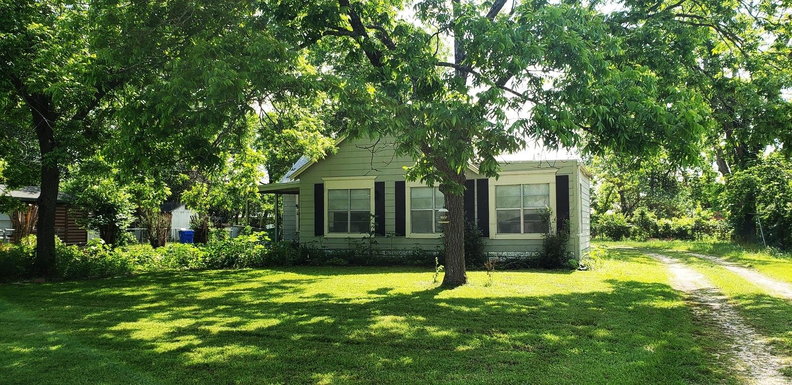2105 North Drive Taylor TX 76574