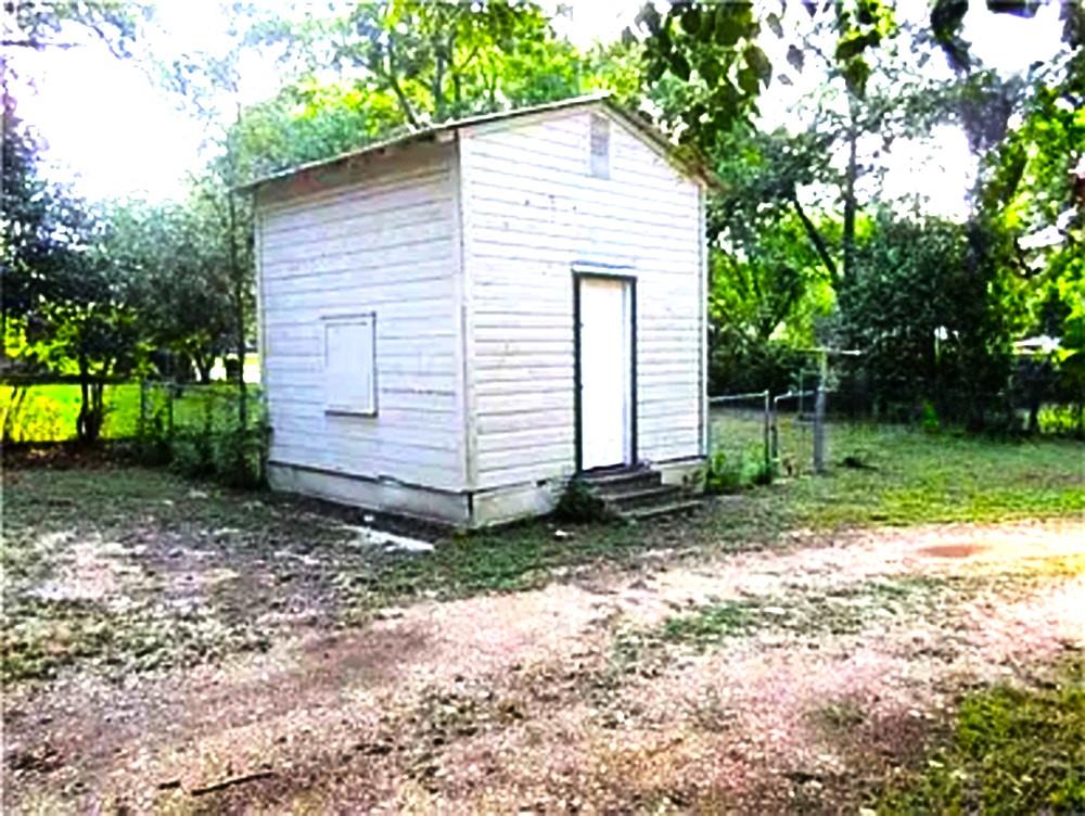 2105 North Drive Taylor TX 76574