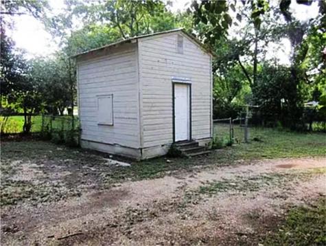 2105 North Drive Taylor TX 76574