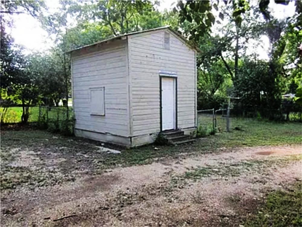 2105 North Drive Taylor TX 76574