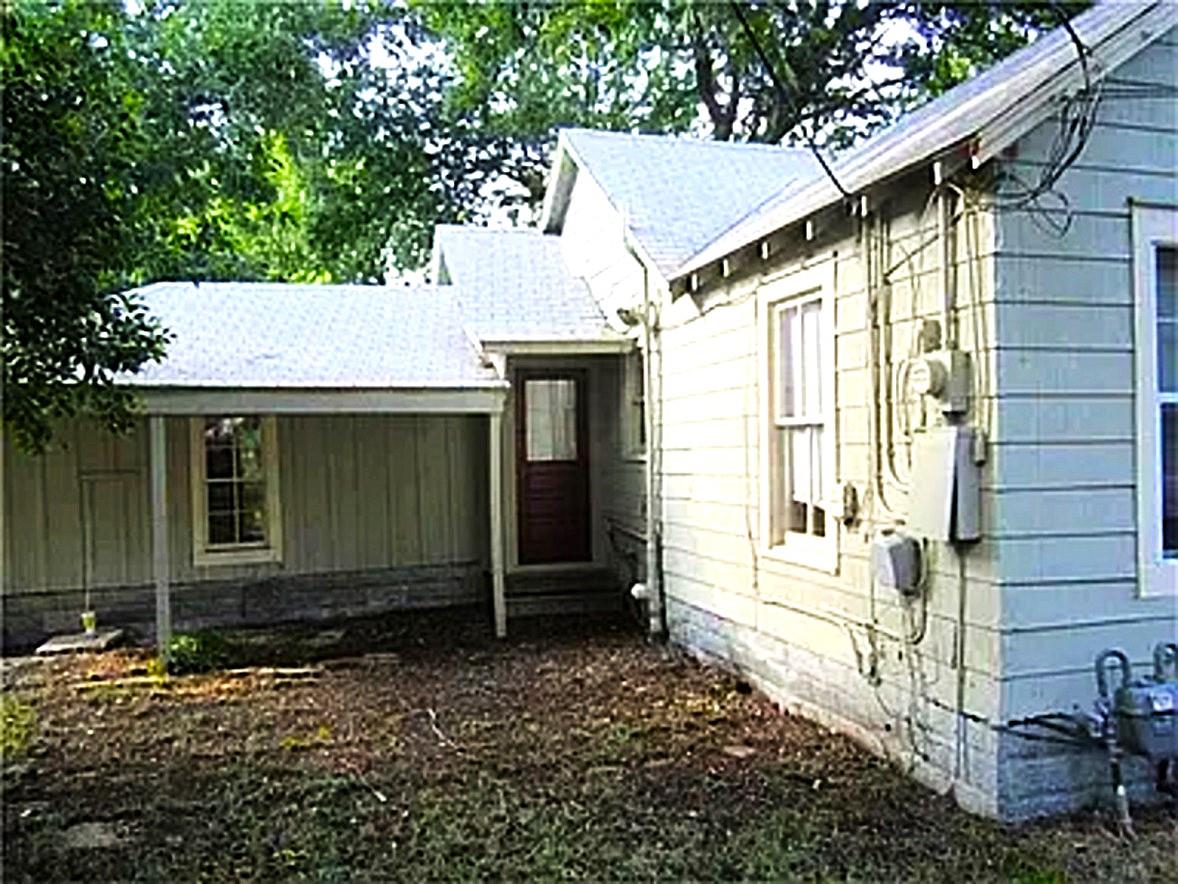 2105 North Drive Taylor TX 76574