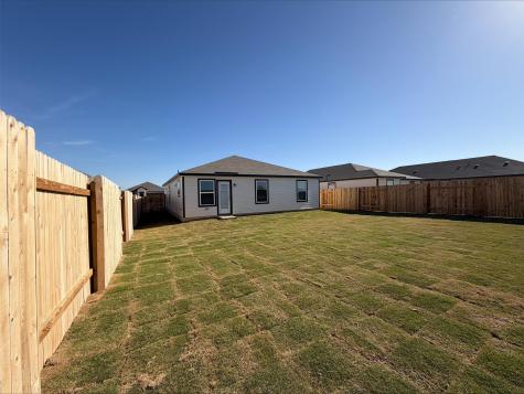 109 Honey Bee Jarrell TX 76537