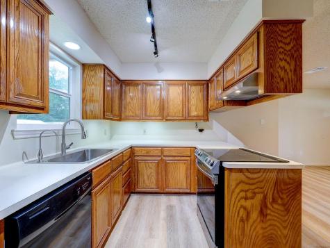 506 West Street Hutto TX 78634
