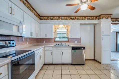 985 N Chambers Street Giddings TX 78942