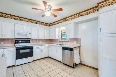 985 N Chambers Street Giddings TX 78942