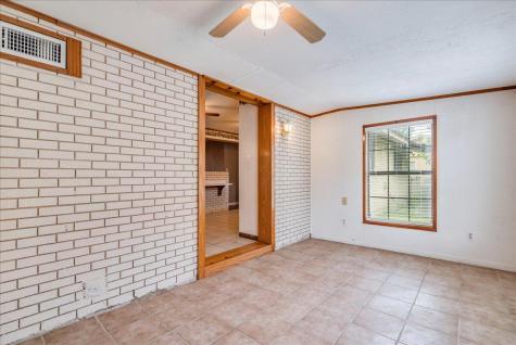 985 N Chambers Street Giddings TX 78942