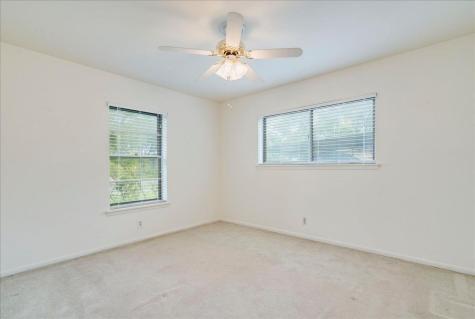 985 N Chambers Street Giddings TX 78942