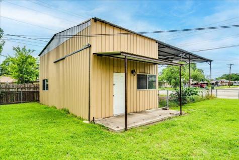 985 N Chambers Street Giddings TX 78942