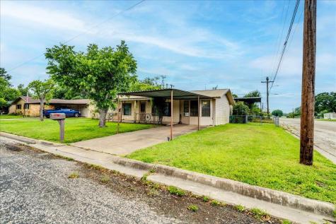 985 N Chambers Street Giddings TX 78942