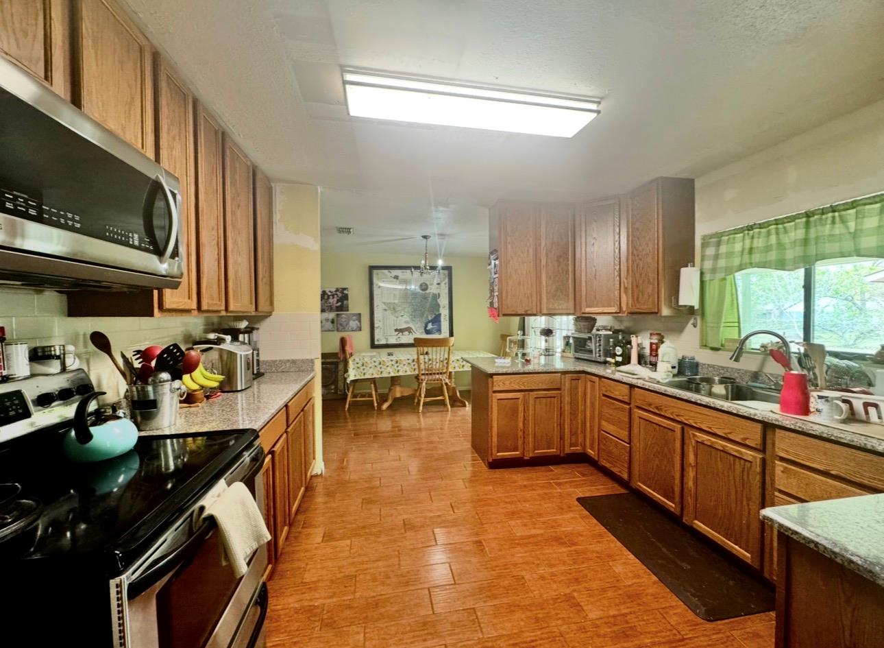 206 Loesch Drive Elgin TX 78621