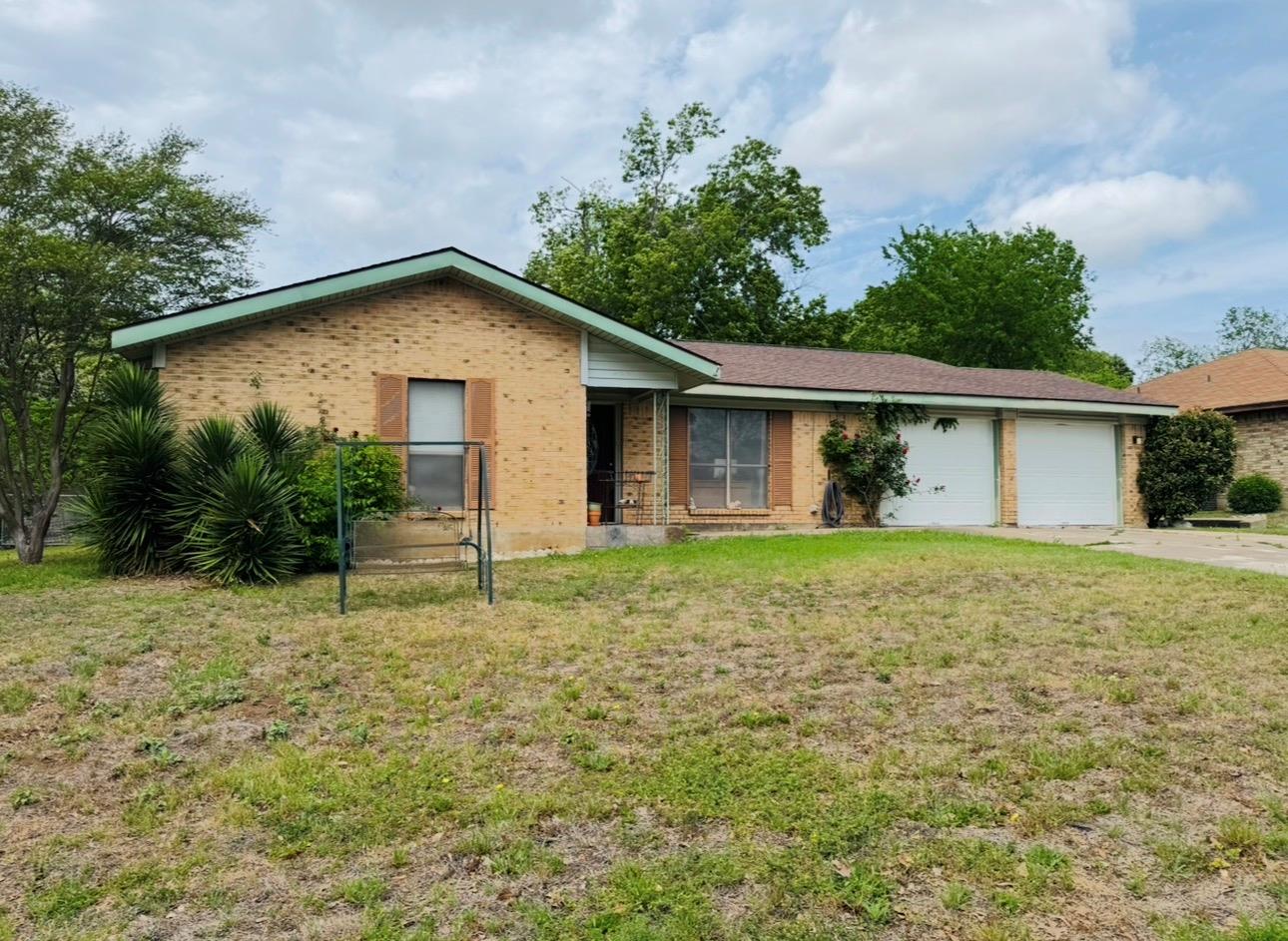 206 Loesch Drive Elgin TX 78621