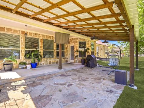 1211 Copperhead Road Seguin TX 78155