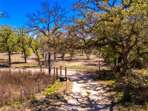 1211 Copperhead Road Seguin TX 78155