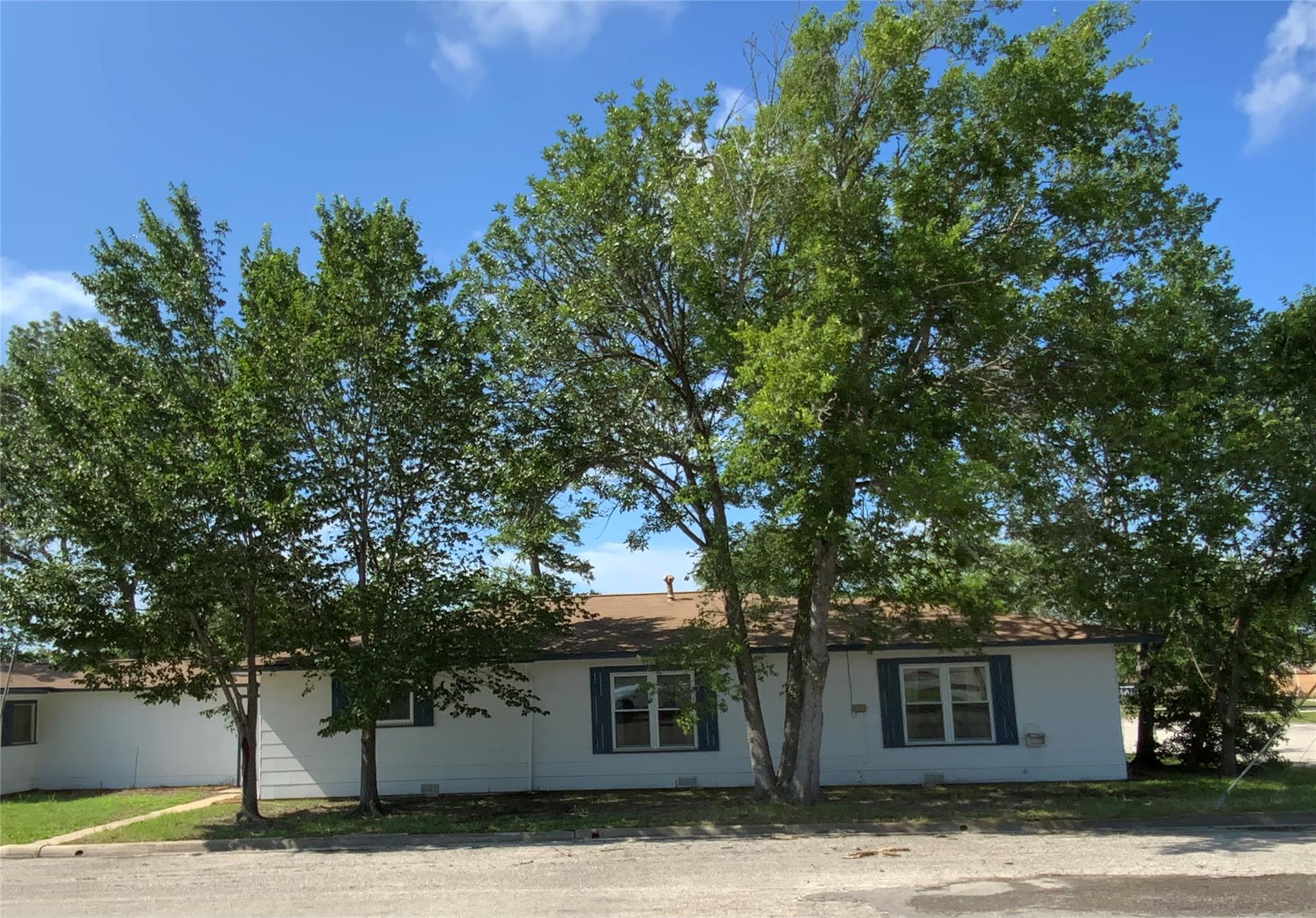 408 S Grimes Street Giddings TX 78942