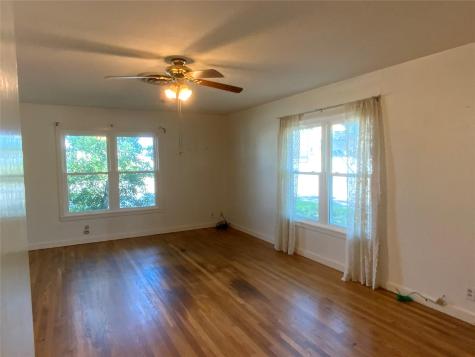 408 S Grimes Street Giddings TX 78942