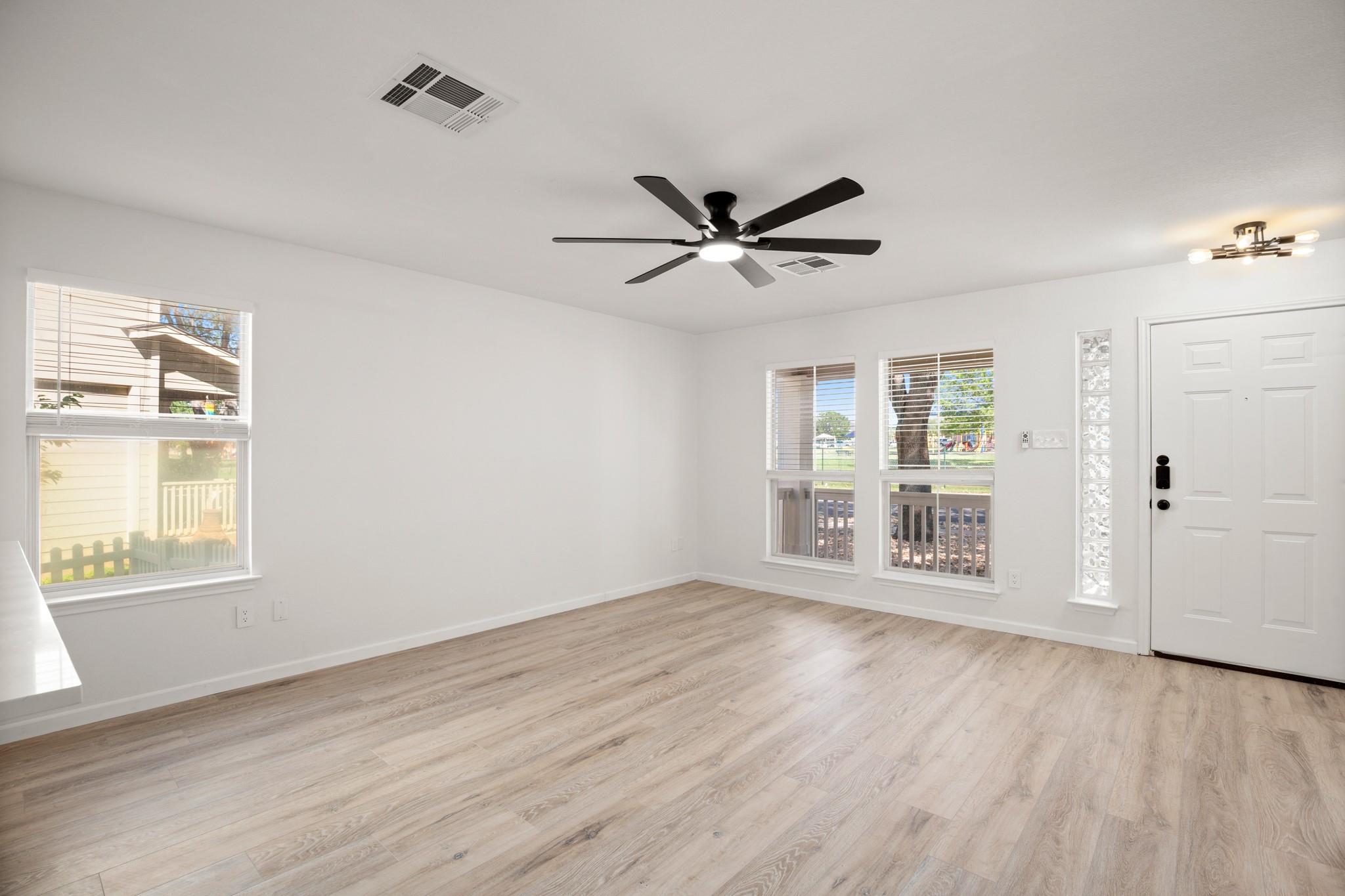 360 Sampson Kyle TX 78640