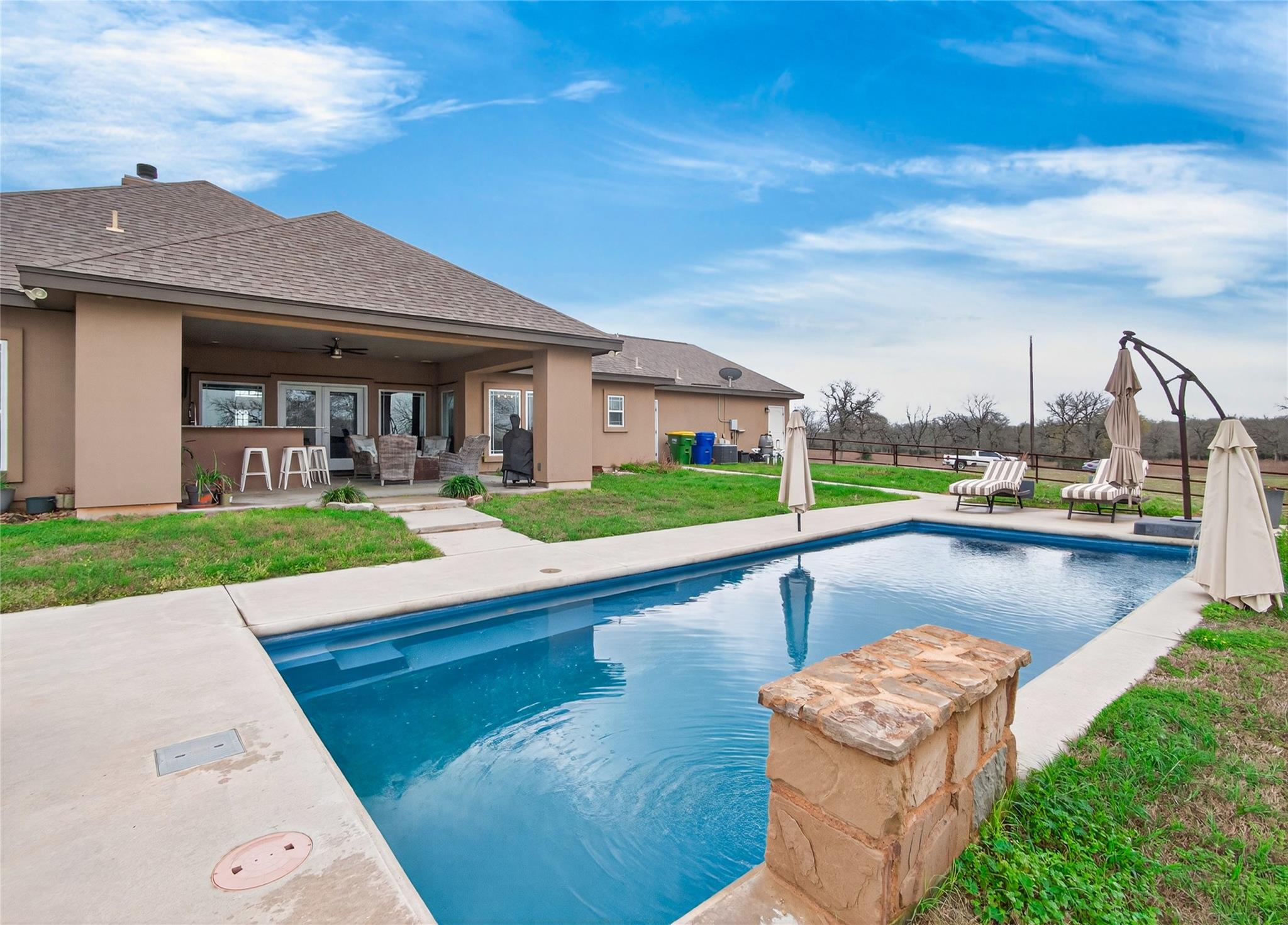 494 Flash Circle Luling TX 78648