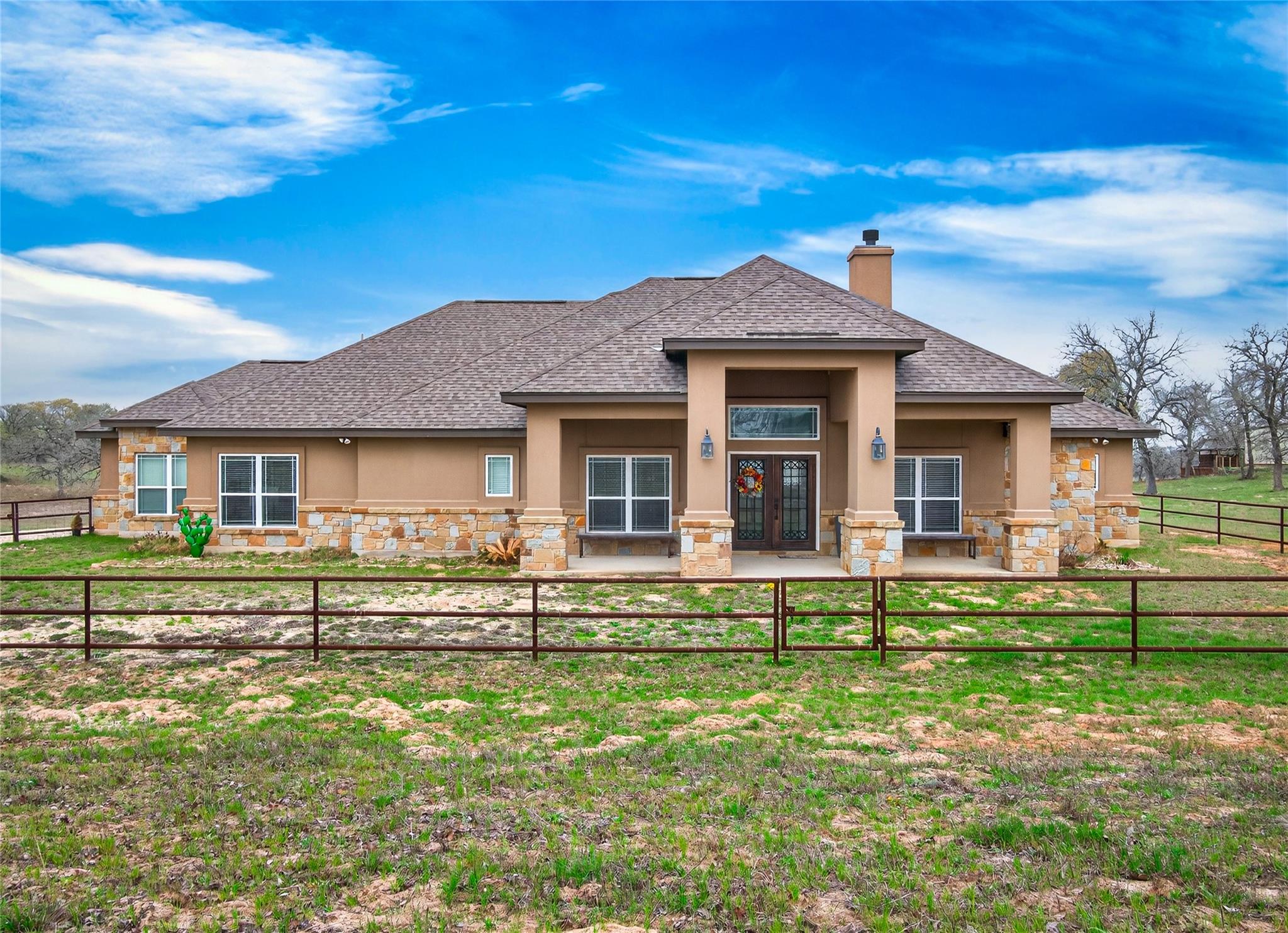 494 Flash Circle Luling TX 78648