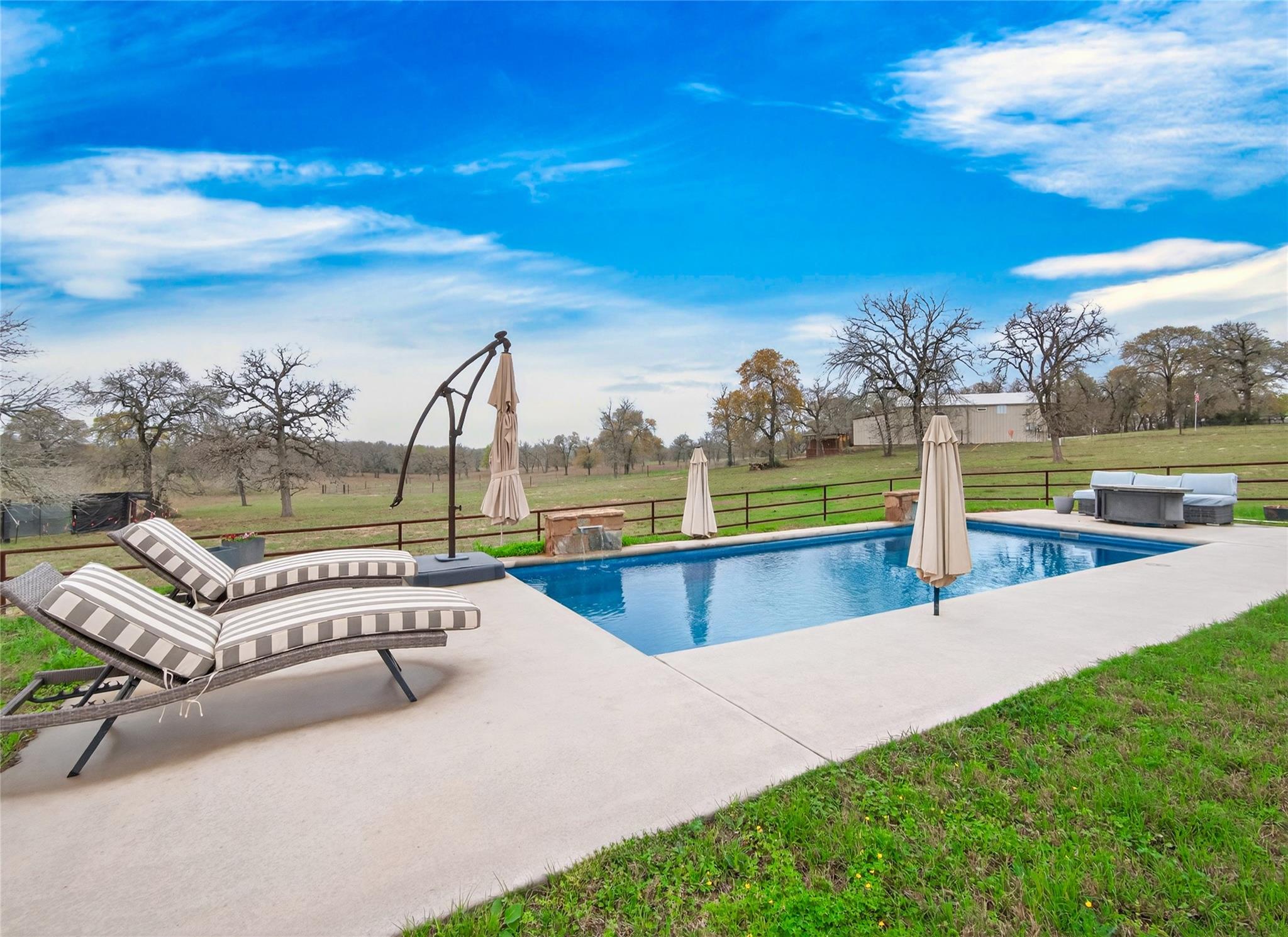 494 Flash Circle Luling TX 78648