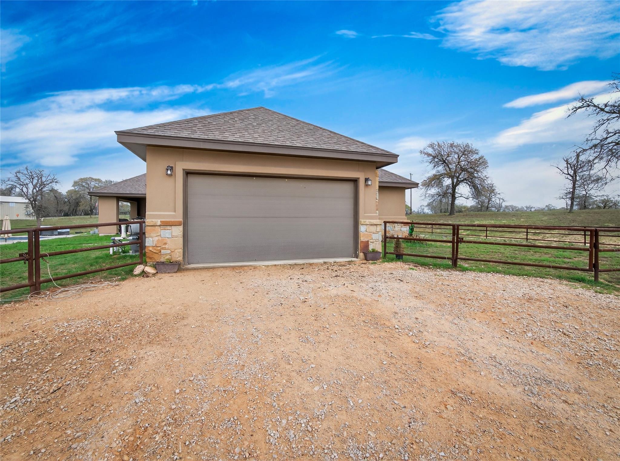 494 Flash Circle Luling TX 78648