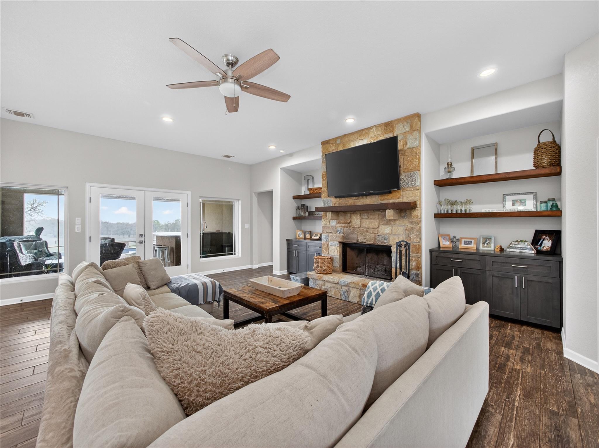 494 Flash Circle Luling TX 78648