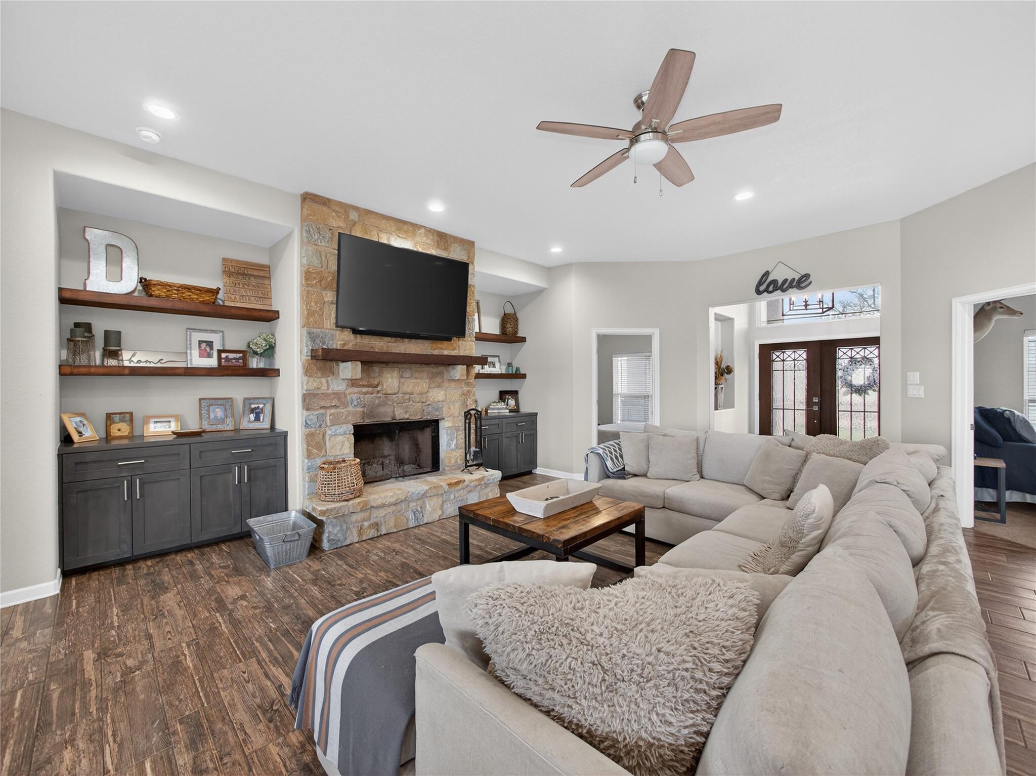 494 Flash Circle Luling TX 78648
