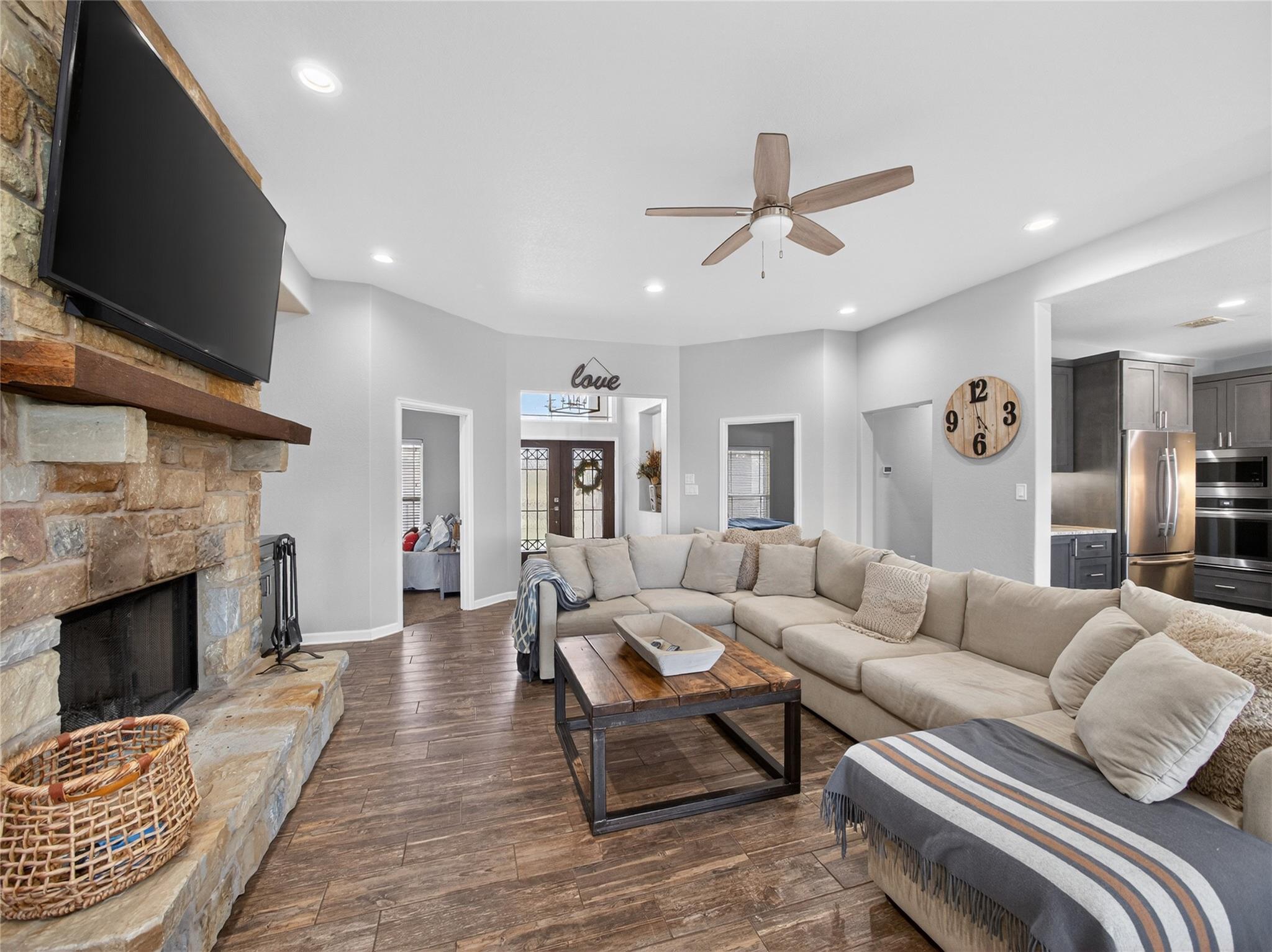 494 Flash Circle Luling TX 78648