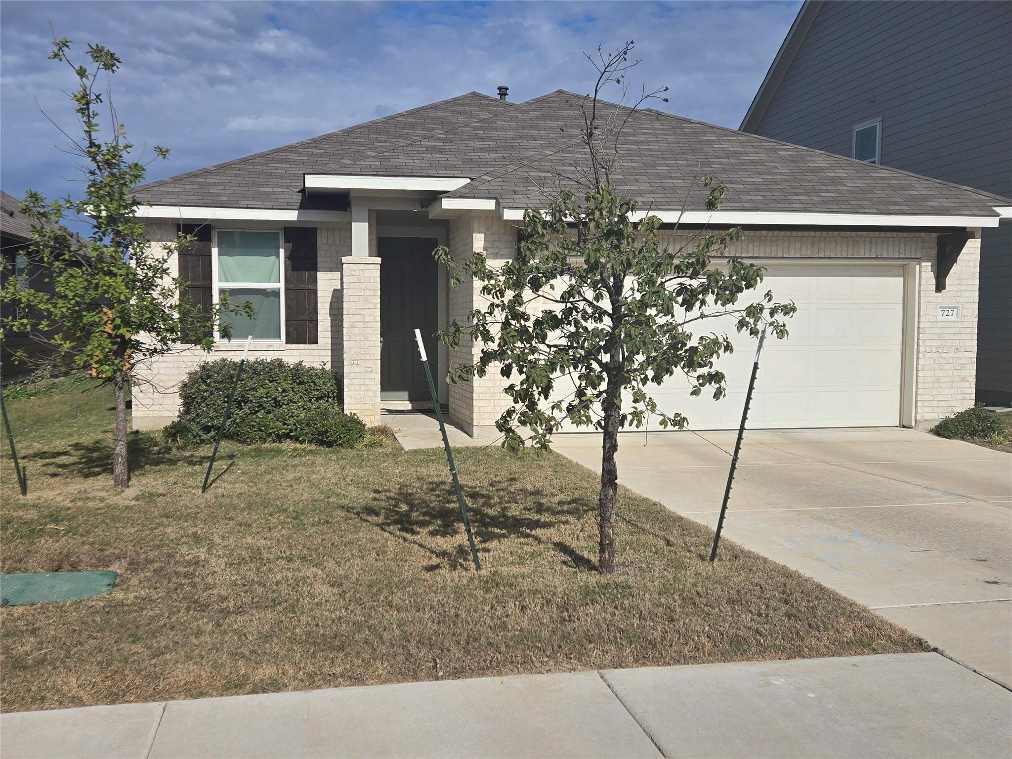 727 Gray Fox Loop Hutto TX 78634