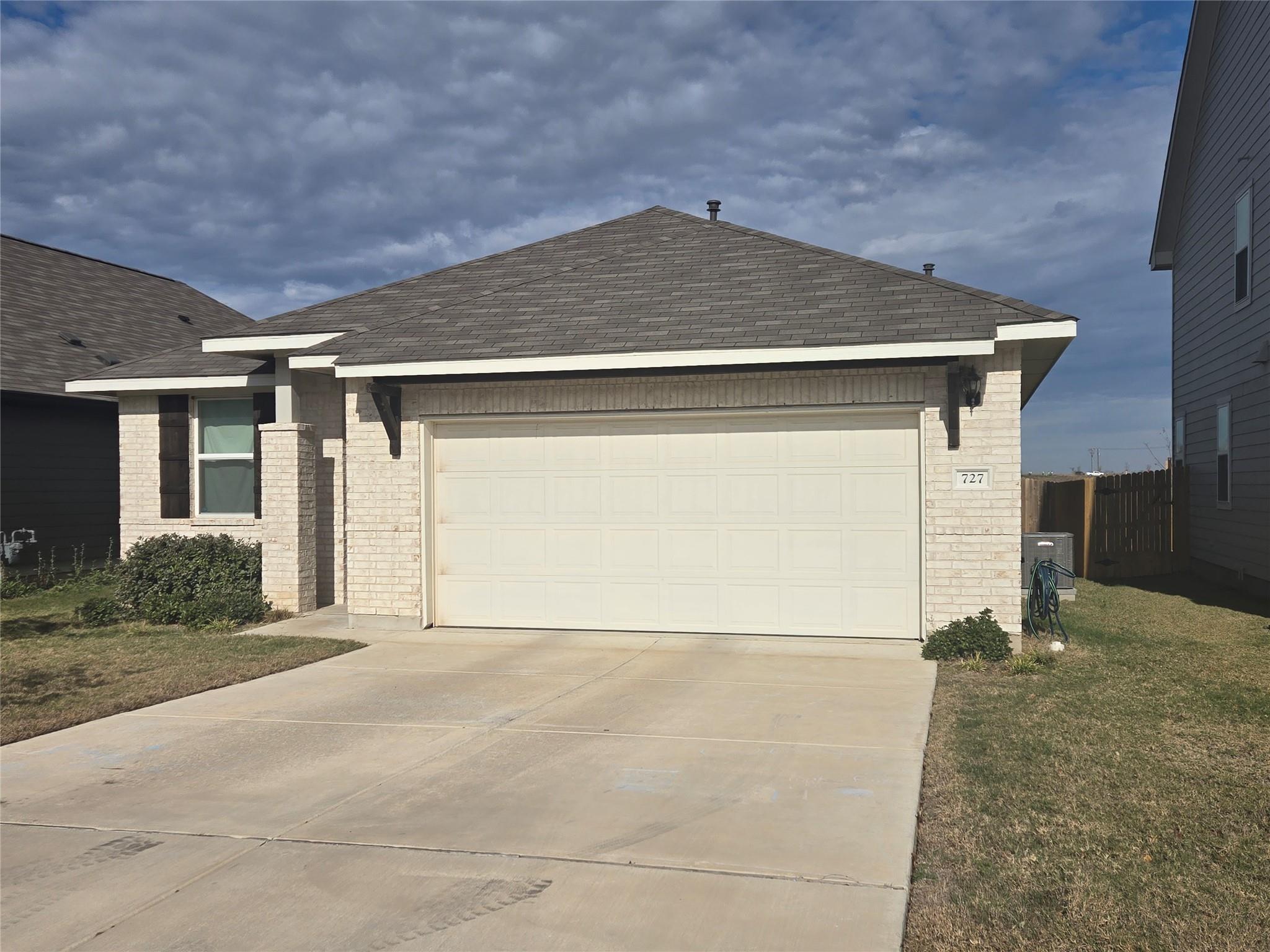 727 Gray Fox Loop Hutto TX 78634