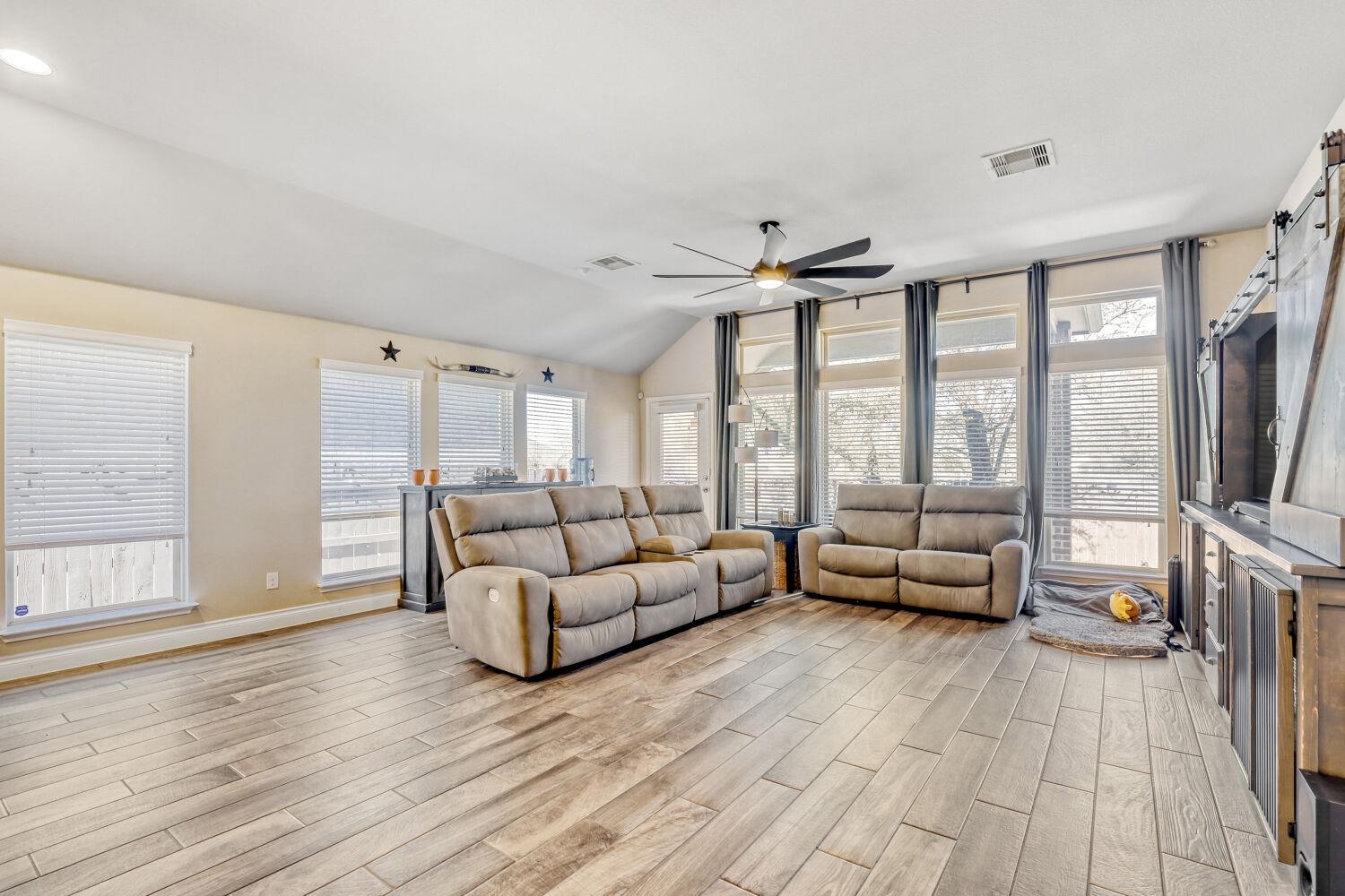 2416 Burberry Lane Leander TX 78641