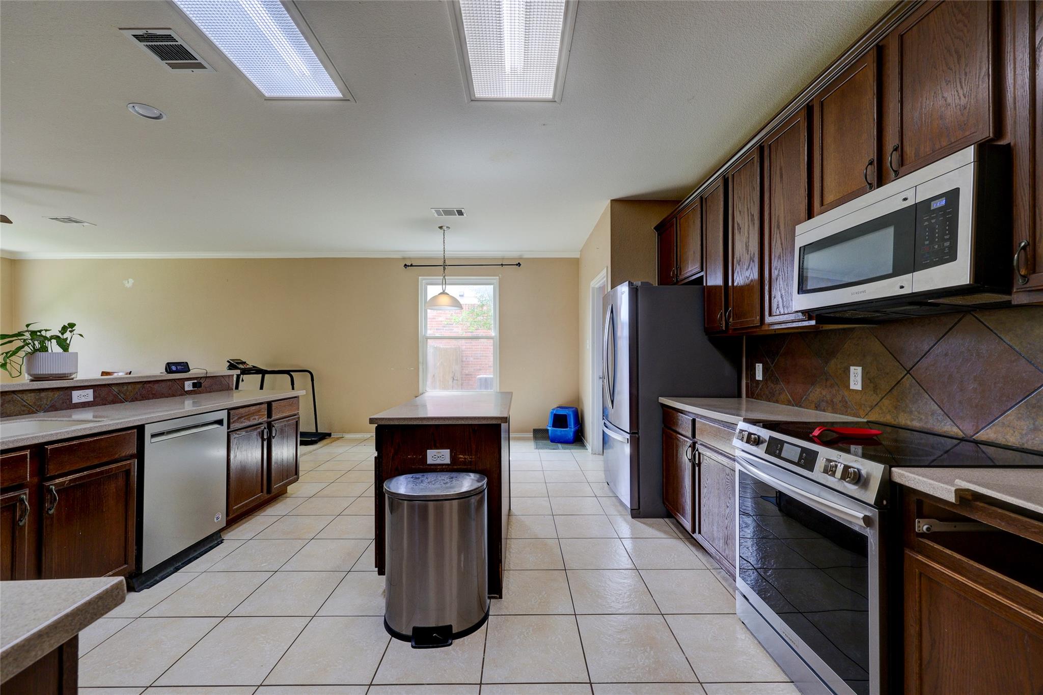 109 Floating Leaf Drive Hutto TX 78634