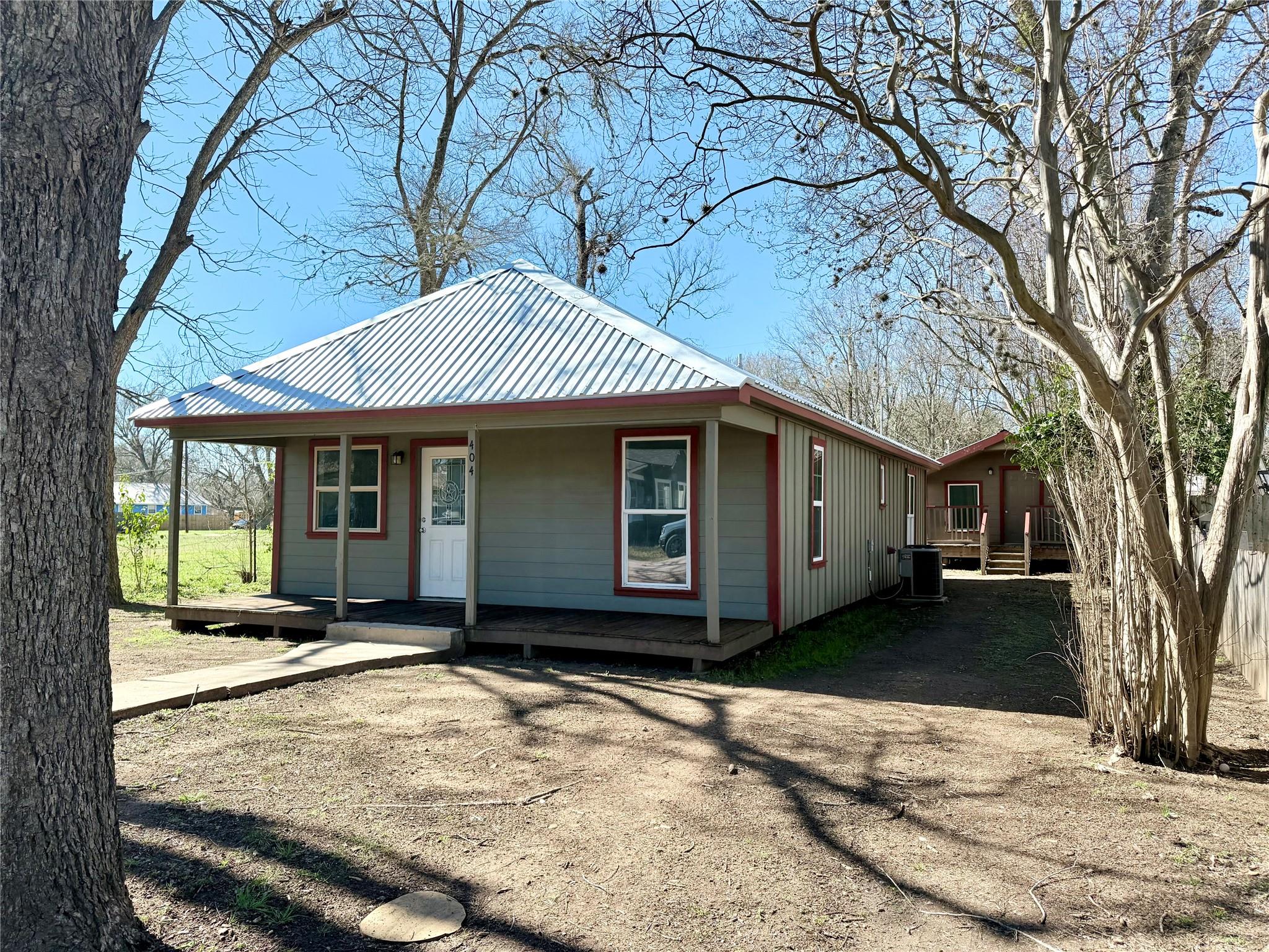 404 Lee Street Smithville TX 78957