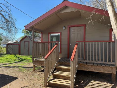 404 Lee Street Smithville TX 78957