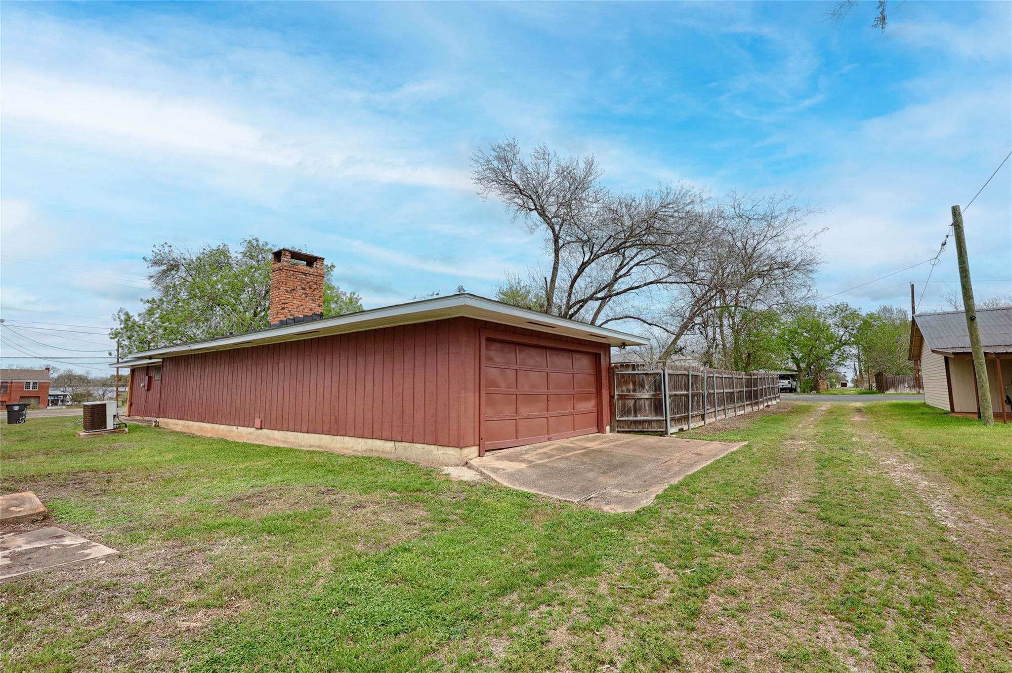 302 Baumgarten Street Schulenburg TX 78956