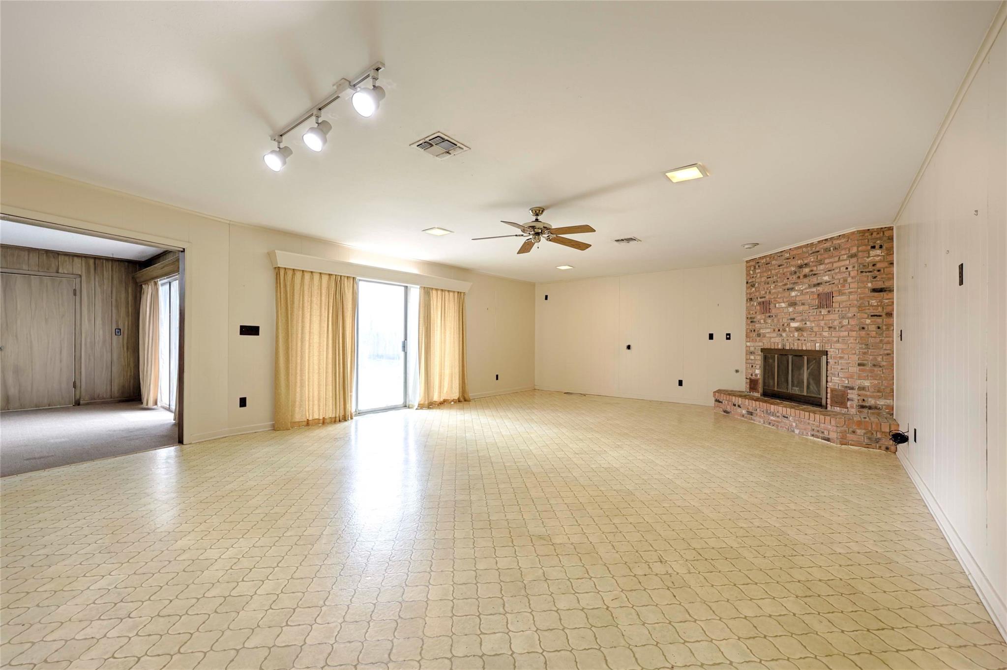 302 Baumgarten Street Schulenburg TX 78956