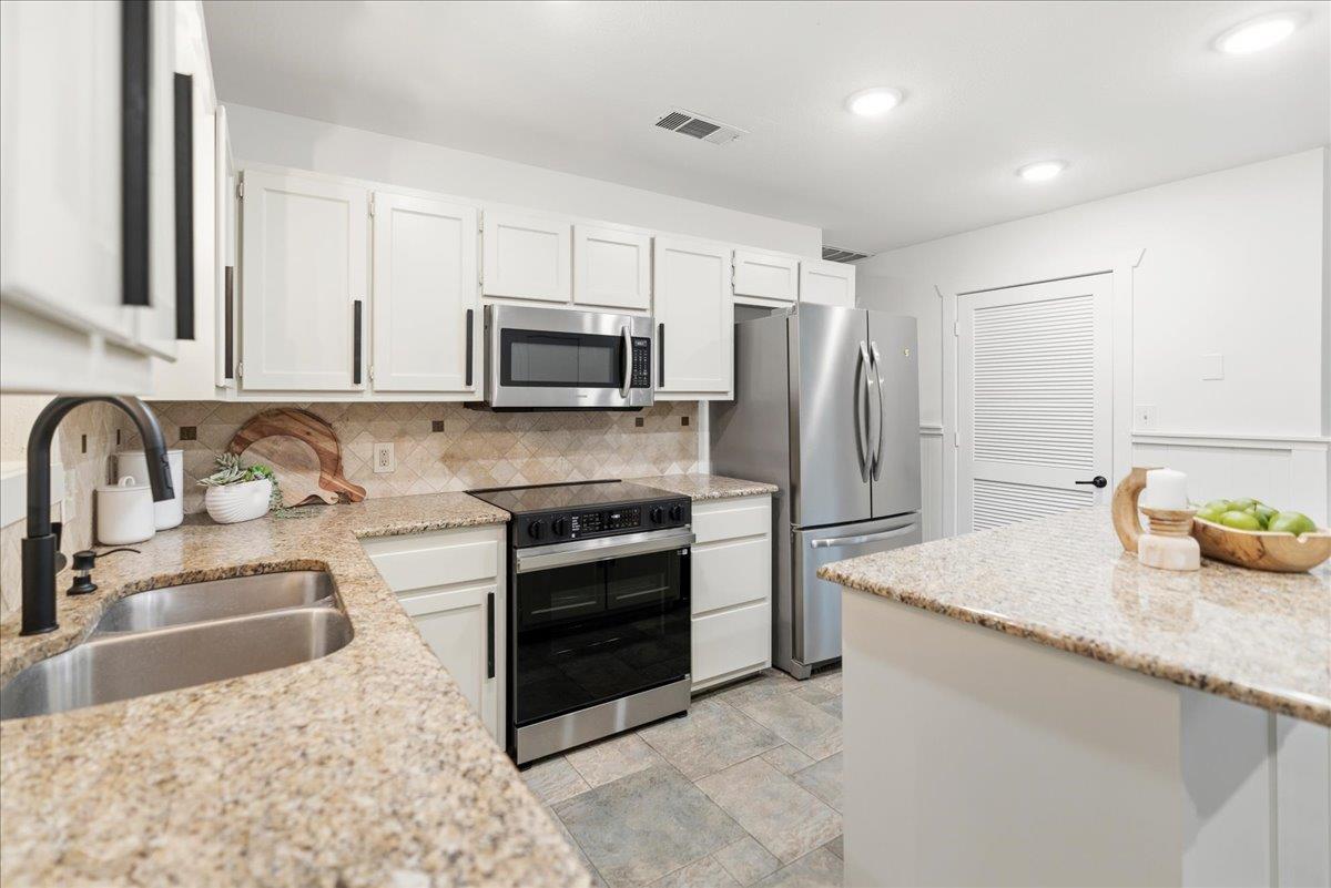 1401 Avenida Serena Marble Falls TX 78654