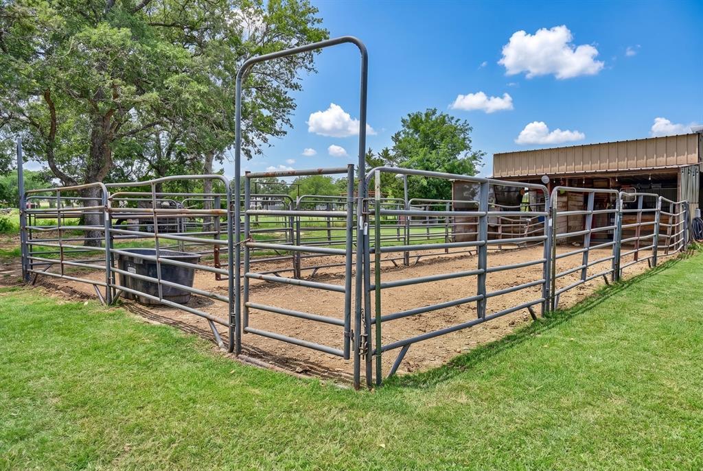 4057 W Highway 21 Paige TX 78659