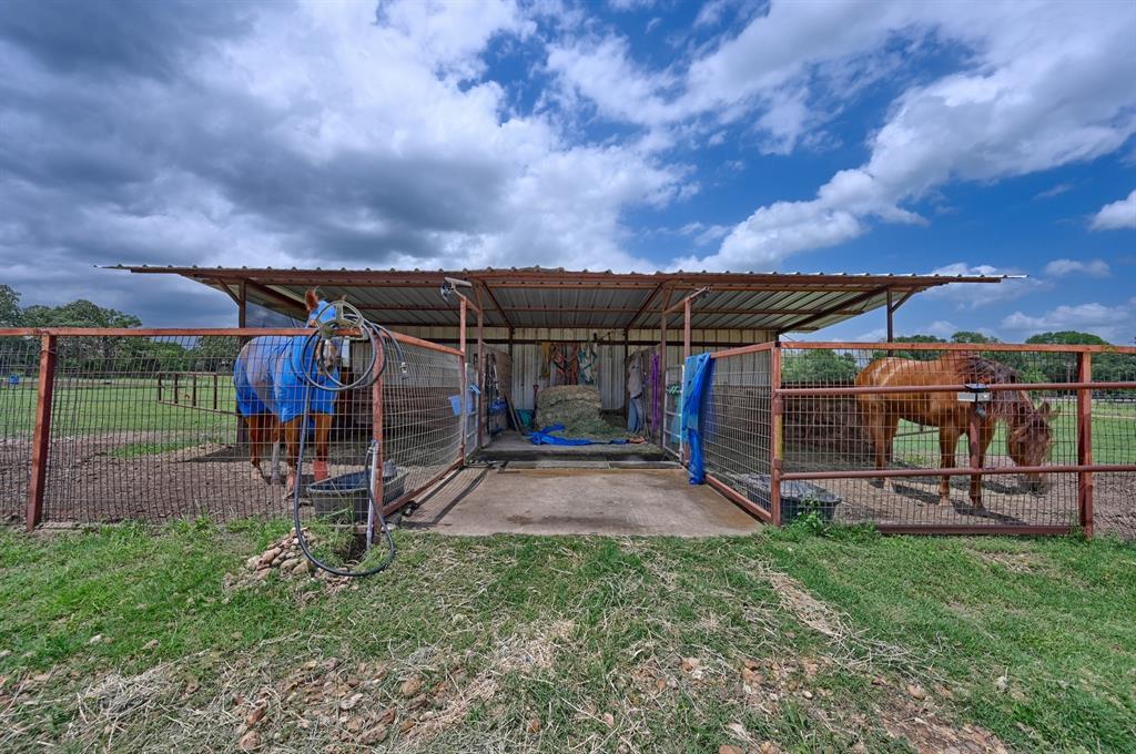 4057 W Highway 21 Paige TX 78659
