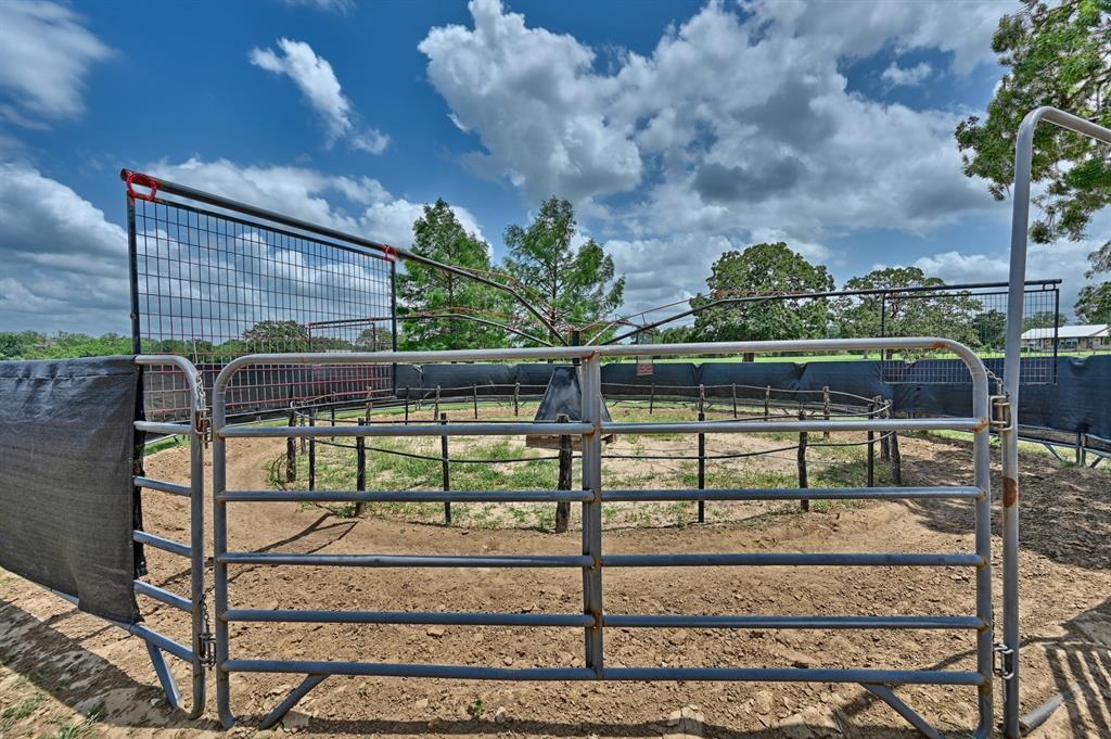 4057 W Highway 21 Paige TX 78659