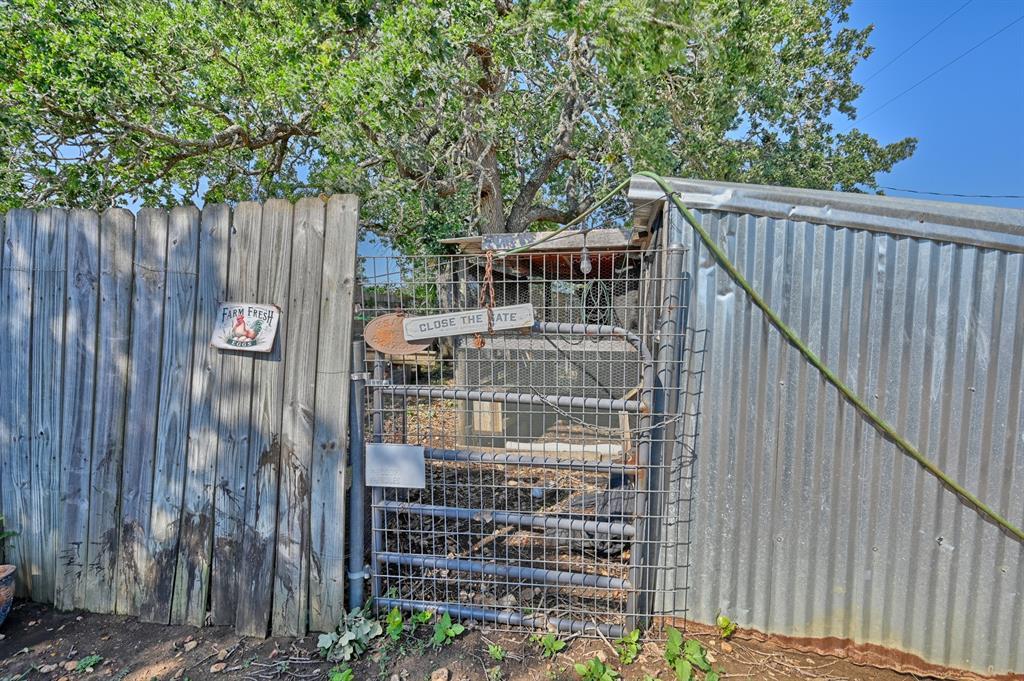 4057 W Highway 21 Paige TX 78659