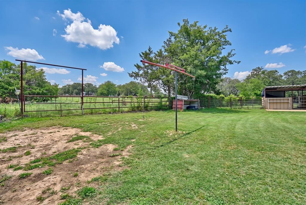 4057 W Highway 21 Paige TX 78659