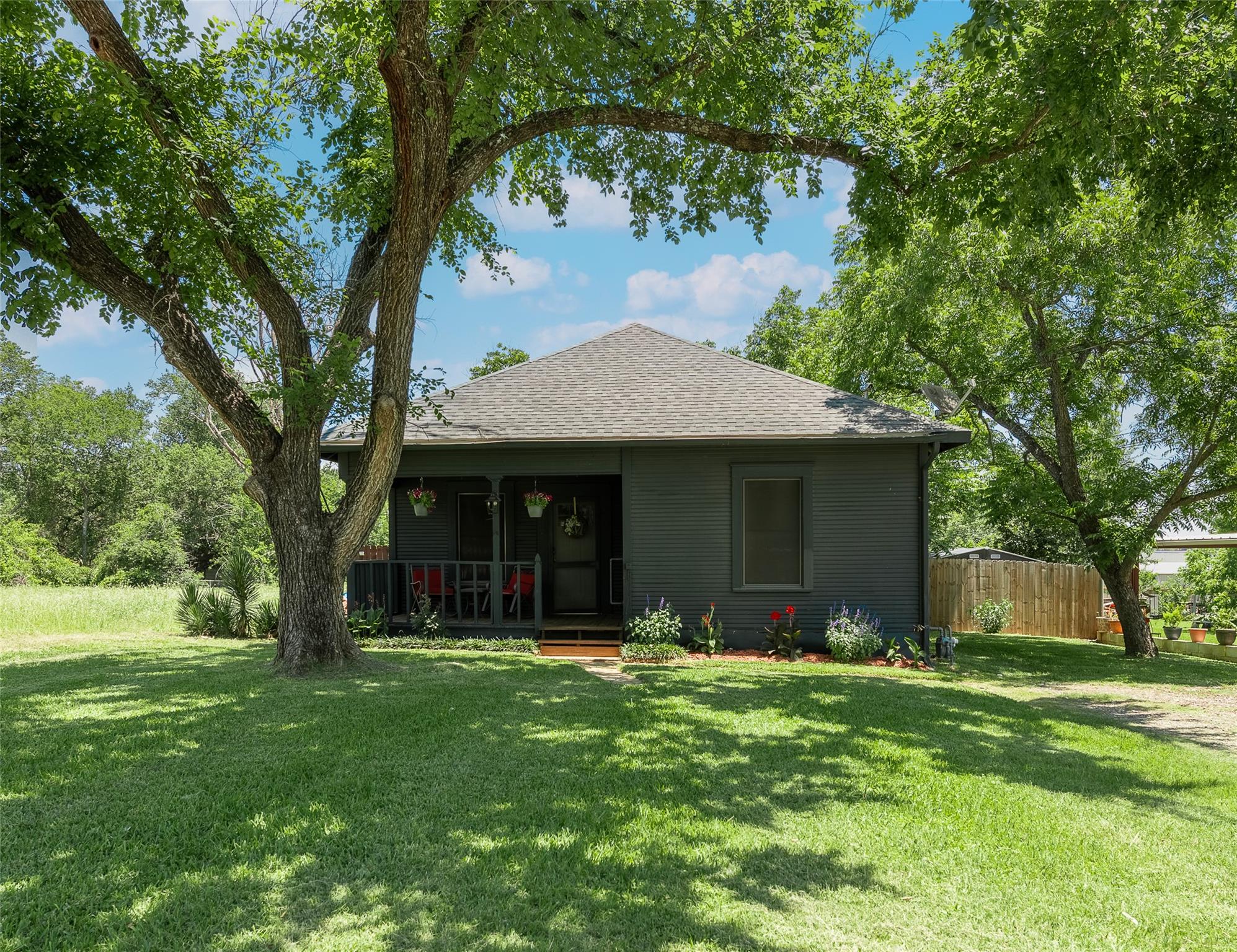 506 N Hill Street Caldwell TX 77836