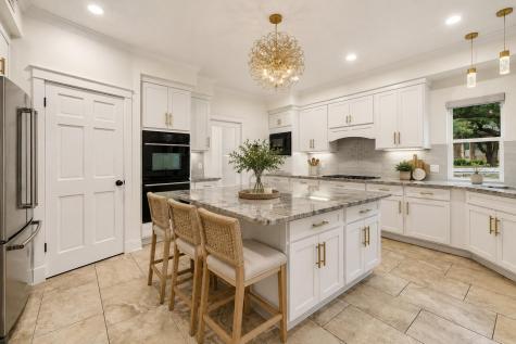 33 Cottondale Road The Hills TX 78738