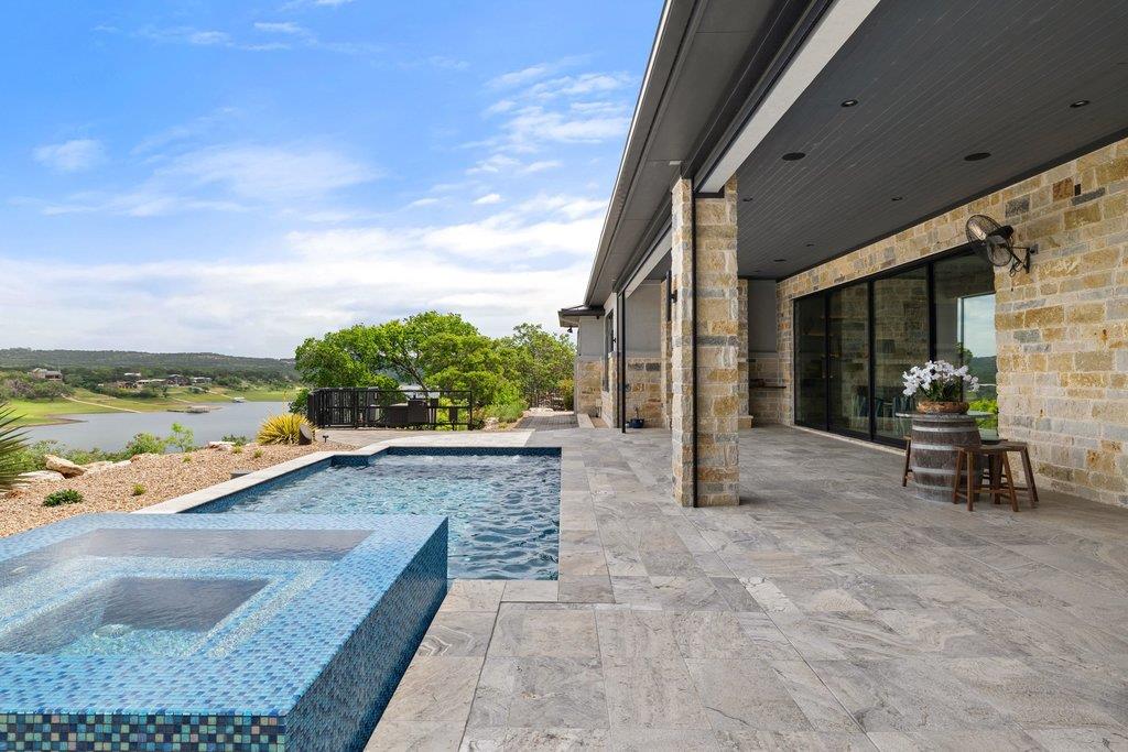 2923 Cliff Point Spicewood TX 78669