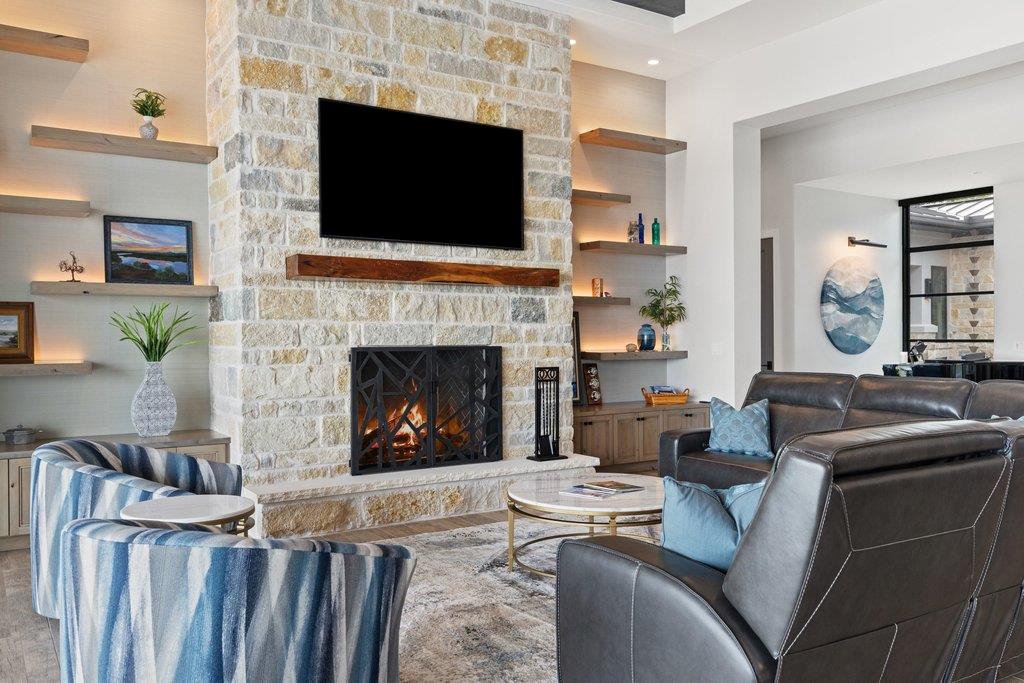 2923 Cliff Point Spicewood TX 78669