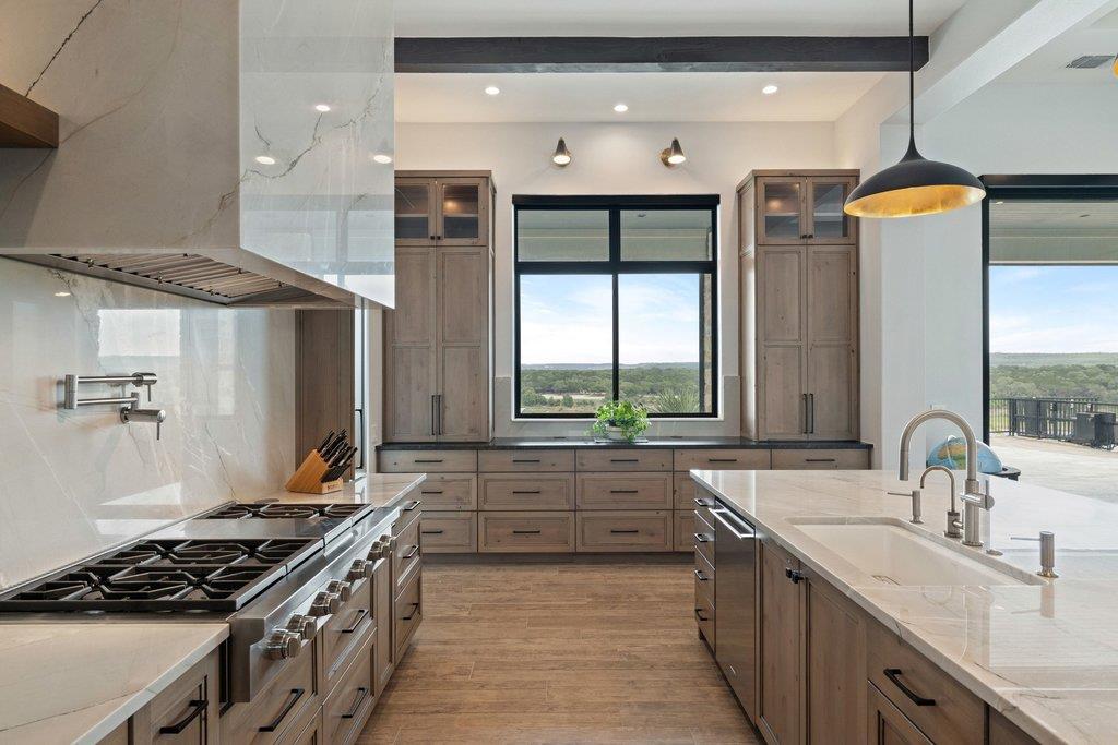 2923 Cliff Point Spicewood TX 78669