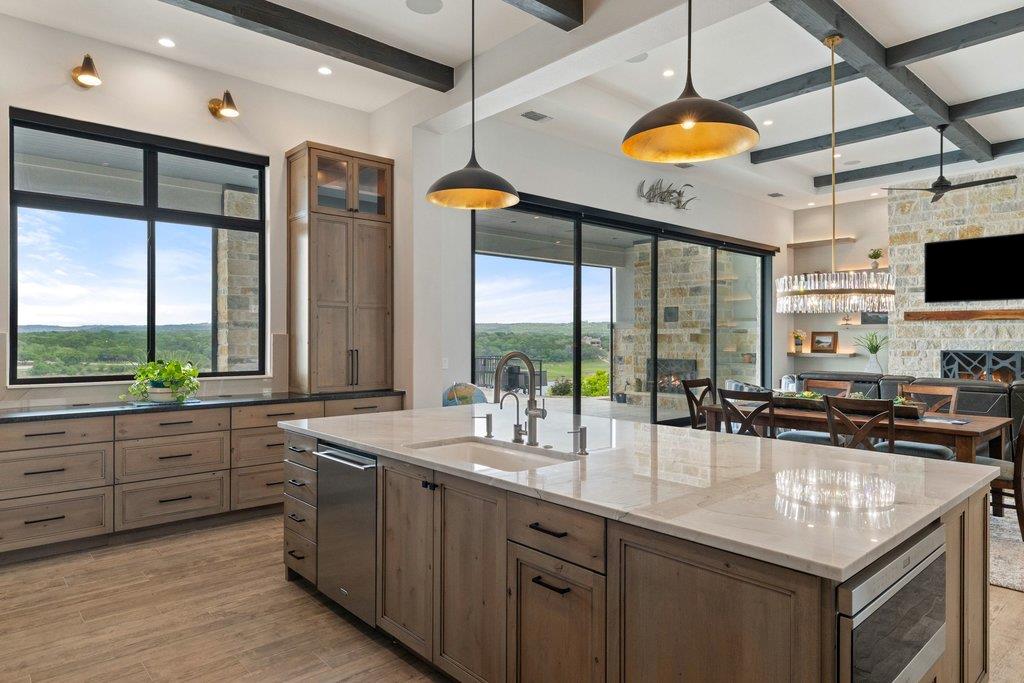 2923 Cliff Point Spicewood TX 78669