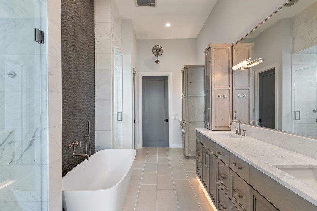 2923 Cliff Point Spicewood TX 78669
